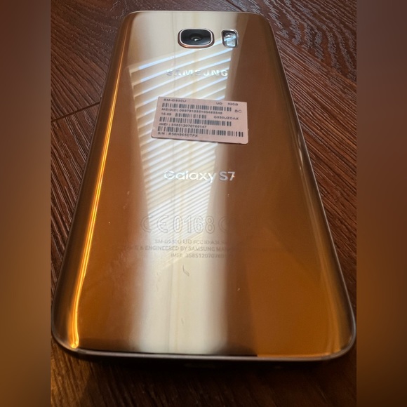 Samsung Galaxy Unlocked S7 GOLD Unlocked - Picture 3 of 7